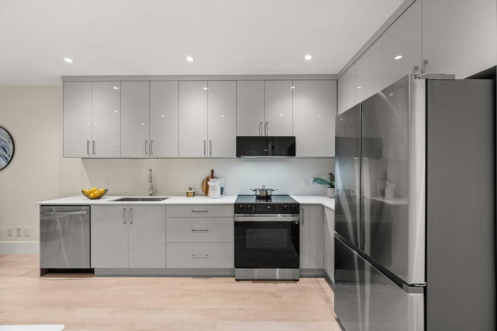 Suite-324 E 18th Street, North Vancouver, BC, V7L 2Y9 - 3