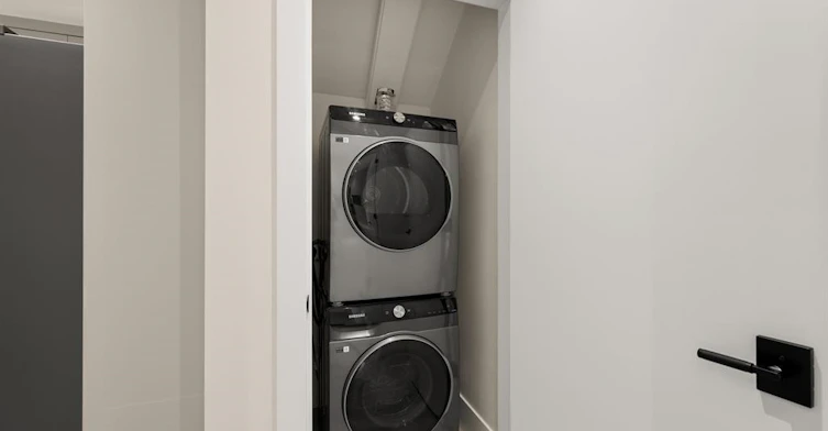 Suite-324 E 18th Street, North Vancouver, BC, V7L 2Y9 - 8