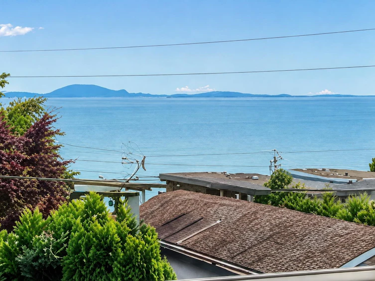 204-15176 Buena Vista Avenue, Surrey, BC, V4B 1Y3