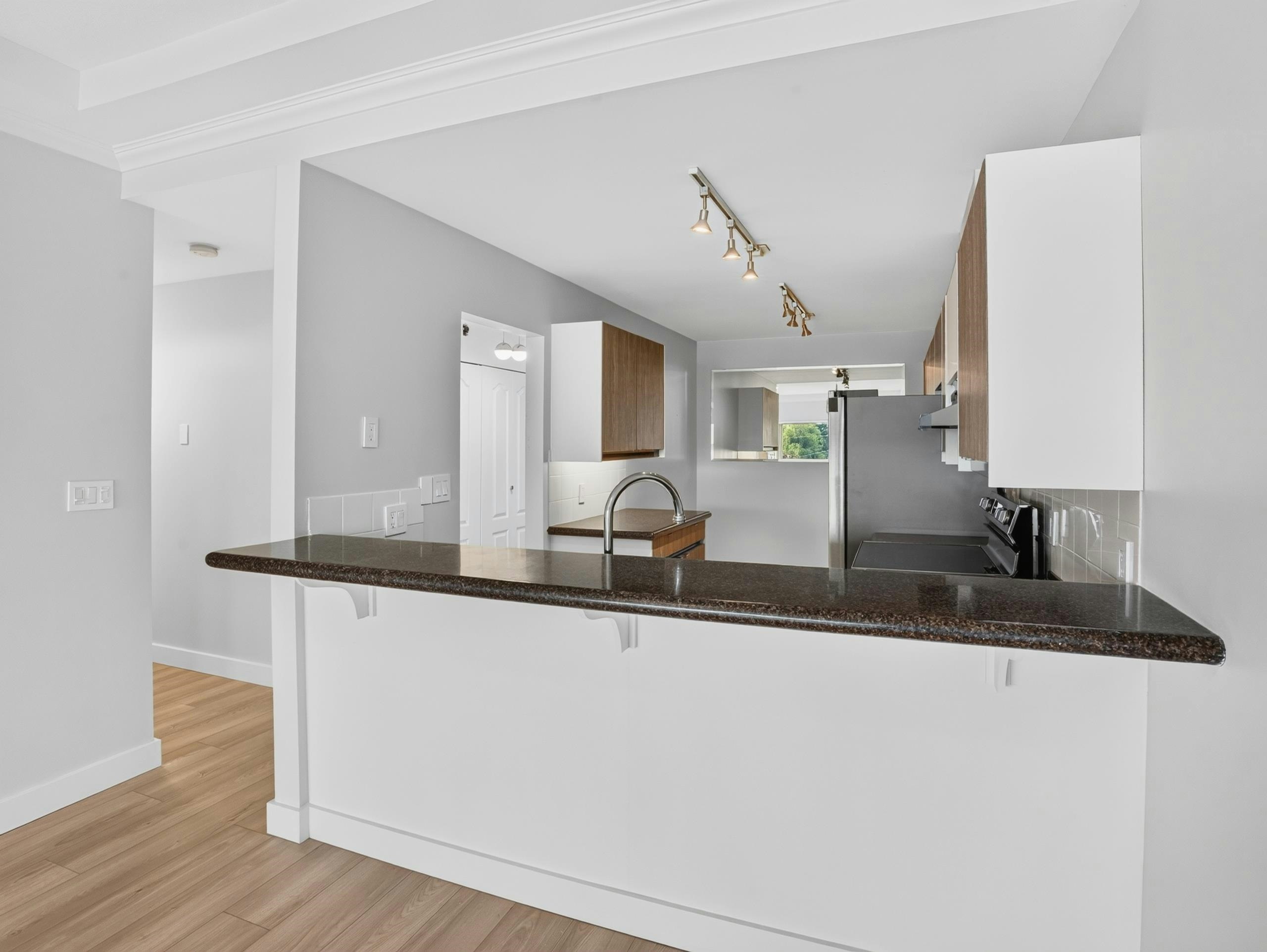 204-15176 Buena Vista Avenue, Surrey, BC, V4B 1Y3 - 7