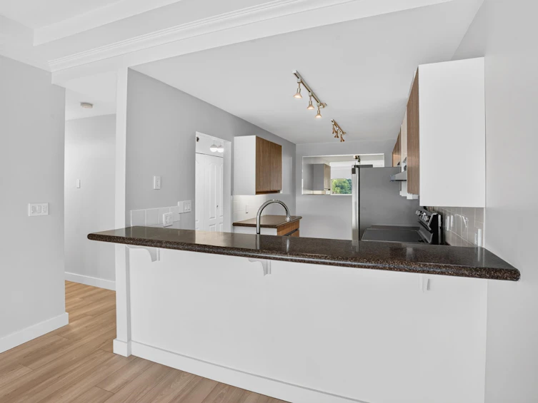 204-15176 Buena Vista Avenue, Surrey, BC, V4B 1Y3 - 7