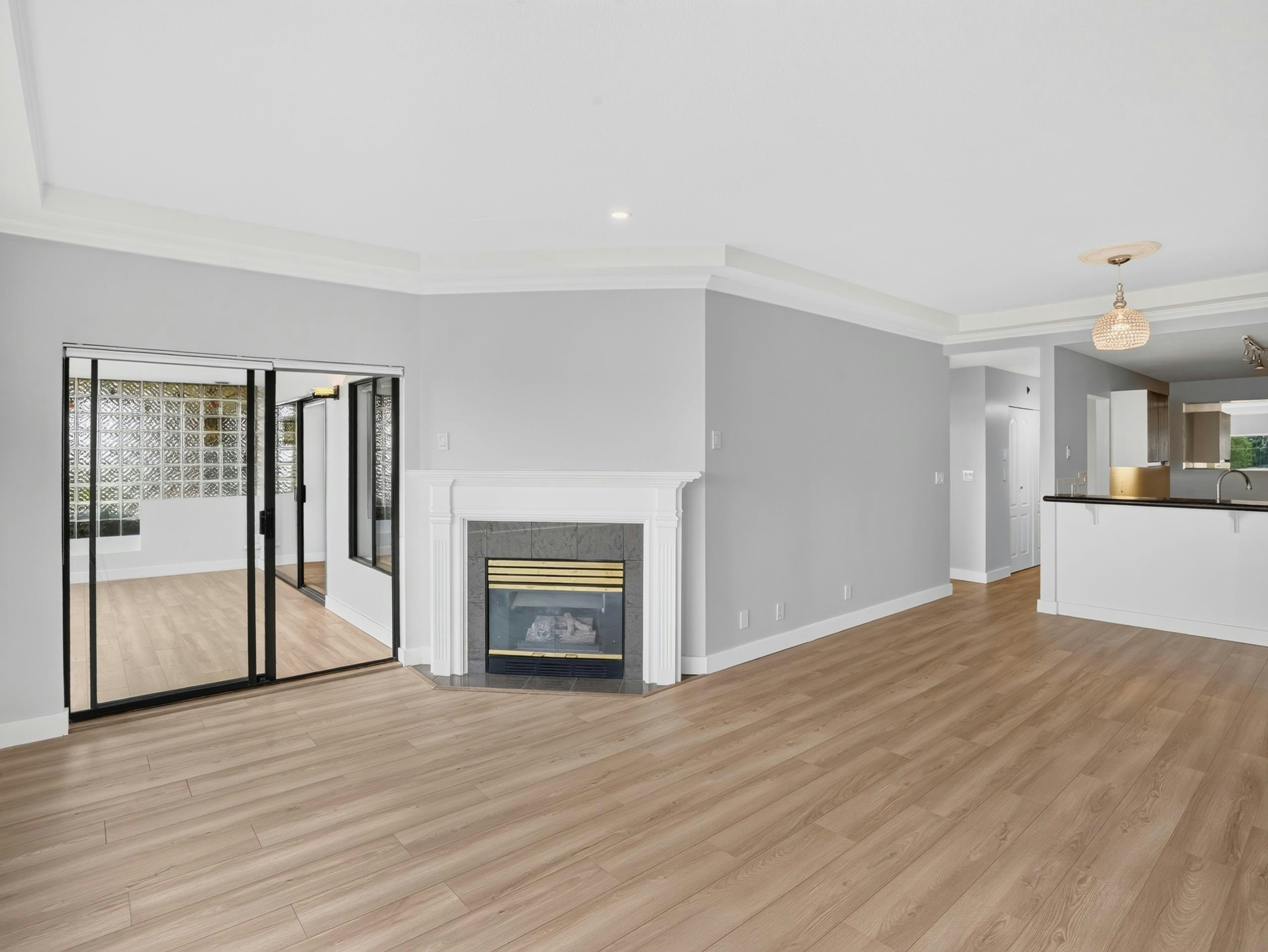 204-15176 Buena Vista Avenue, Surrey, BC, V4B 1Y3 - 6