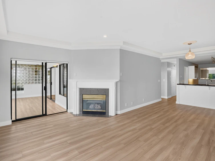 204-15176 Buena Vista Avenue, Surrey, BC, V4B 1Y3 - 6