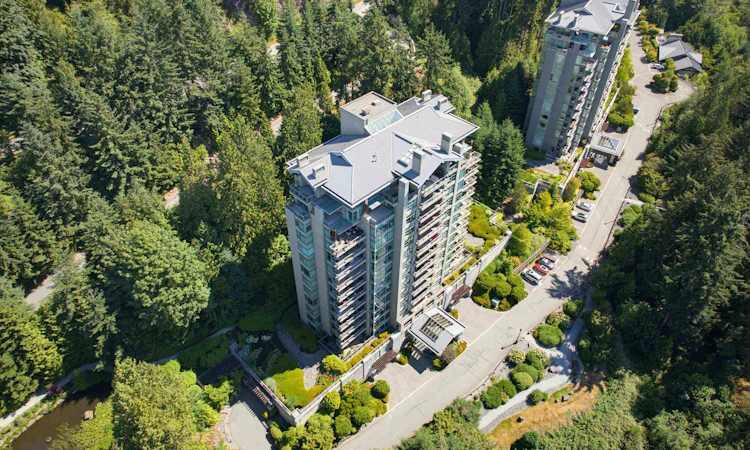 402-3355 Cypress Place