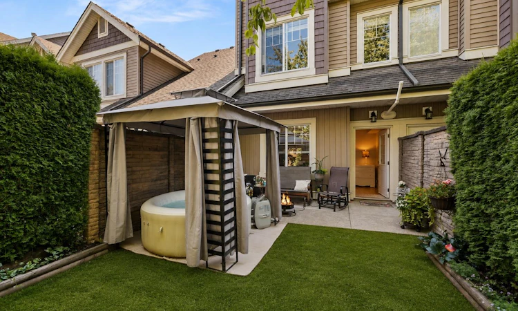 6-32792 Lightbody Court
