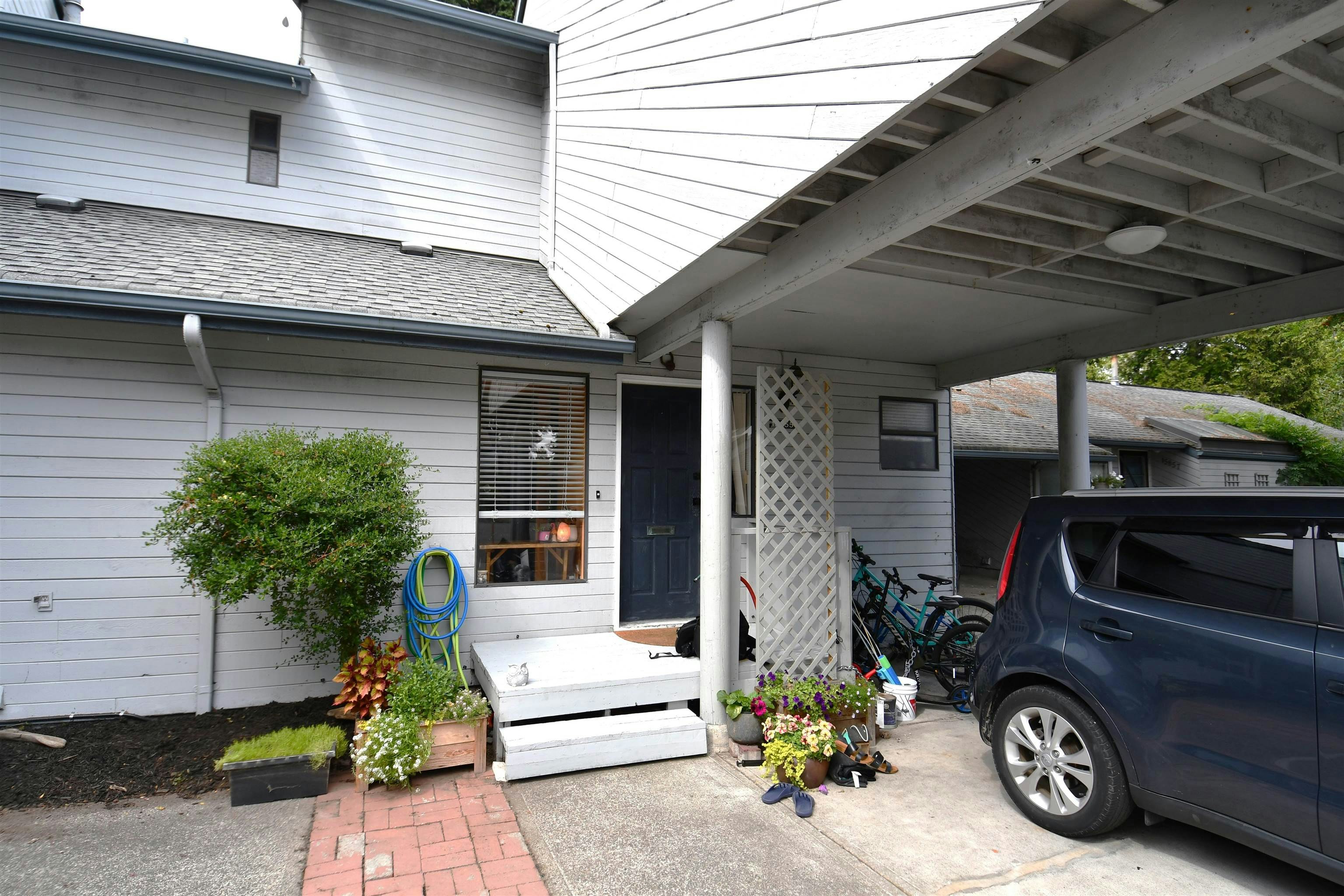 15855 Alder Place, Surrey, BC, V4A 5J1