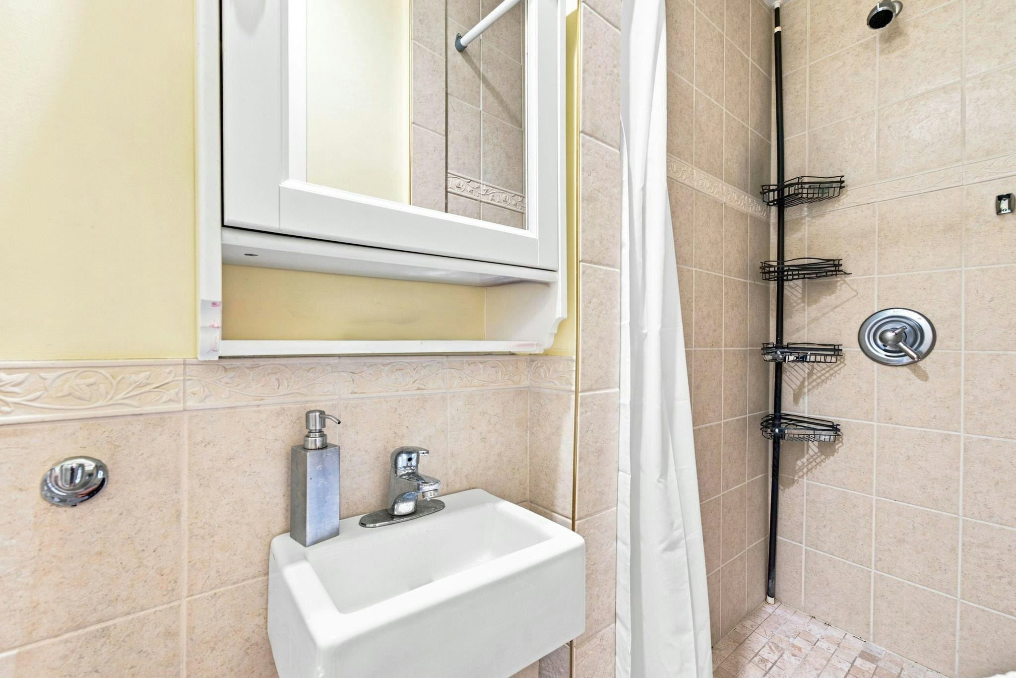 1033 Clements Avenue, North Vancouver, BC, V7R 2L3 - 19