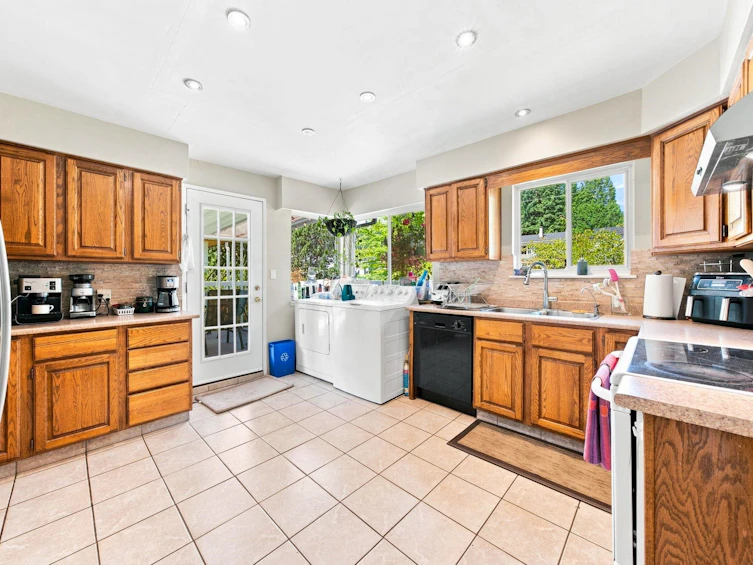 1033 Clements Avenue, North Vancouver, BC, V7R 2L3 - 11