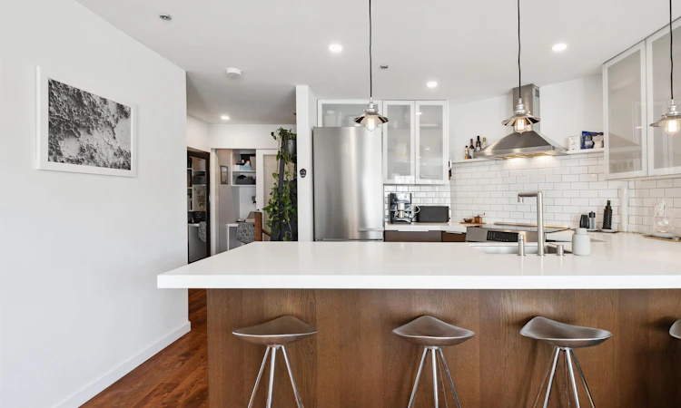 105-953 W 8th Avenue