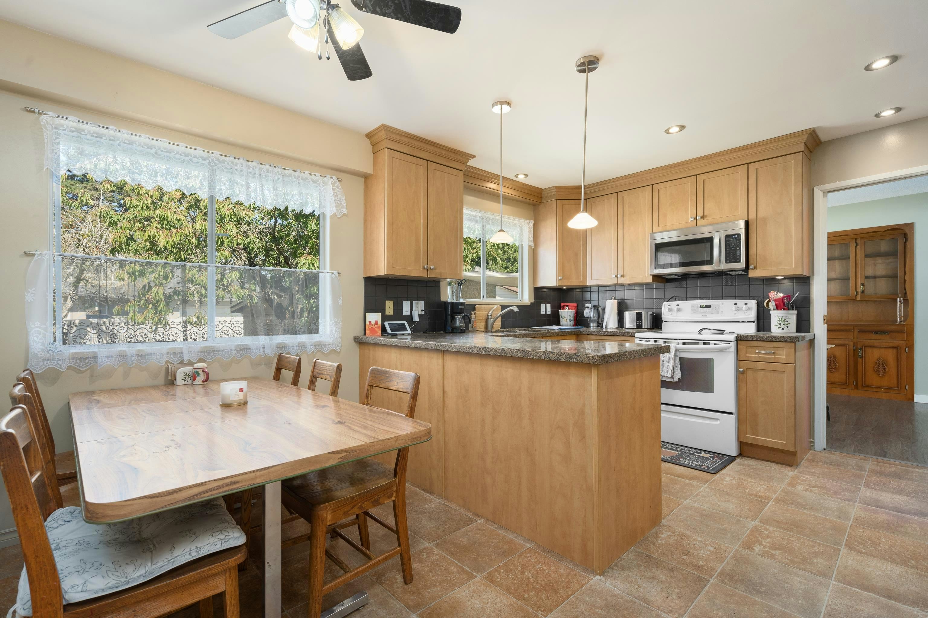 8611 Rideau Drive - 3