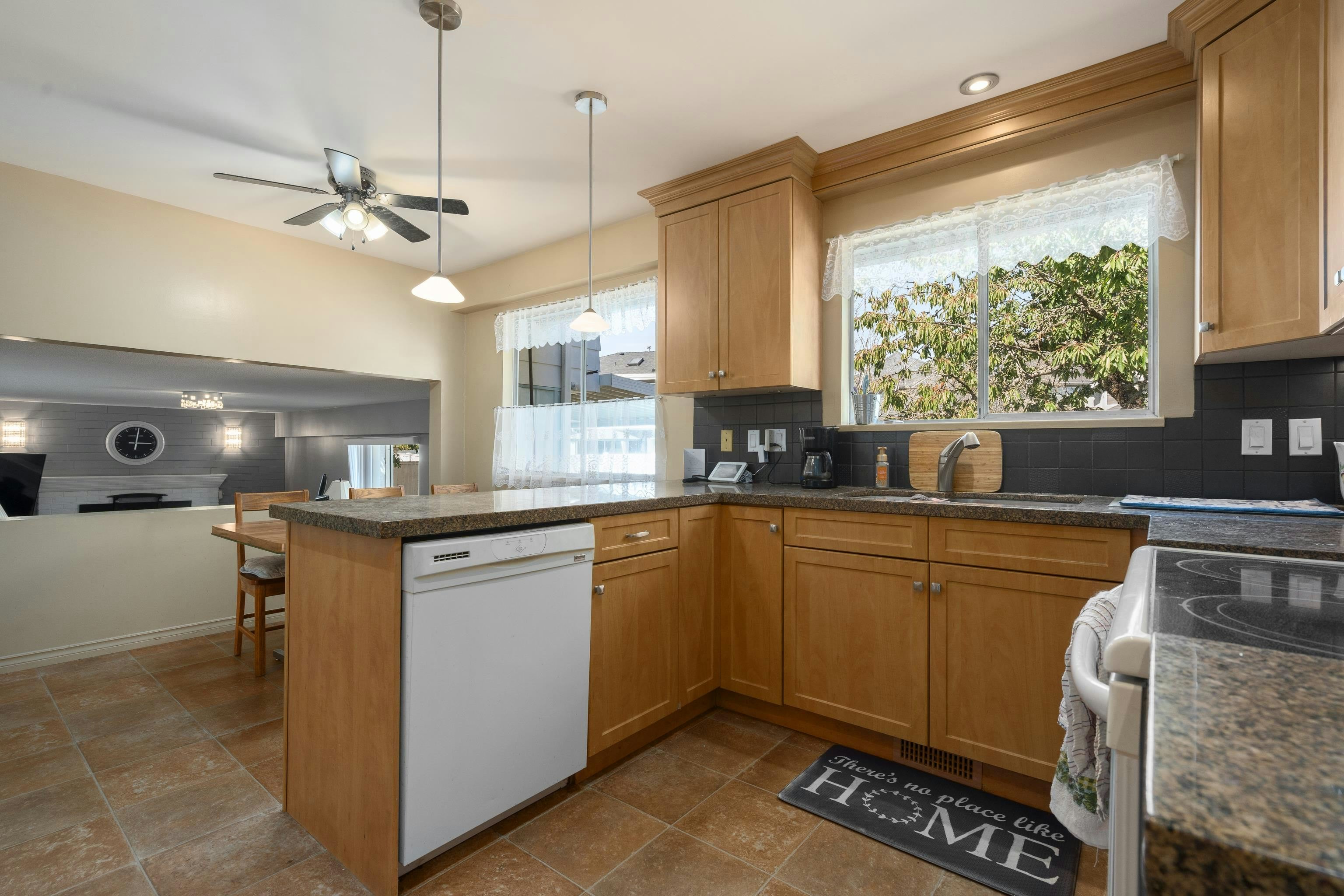 8611 Rideau Drive - 4