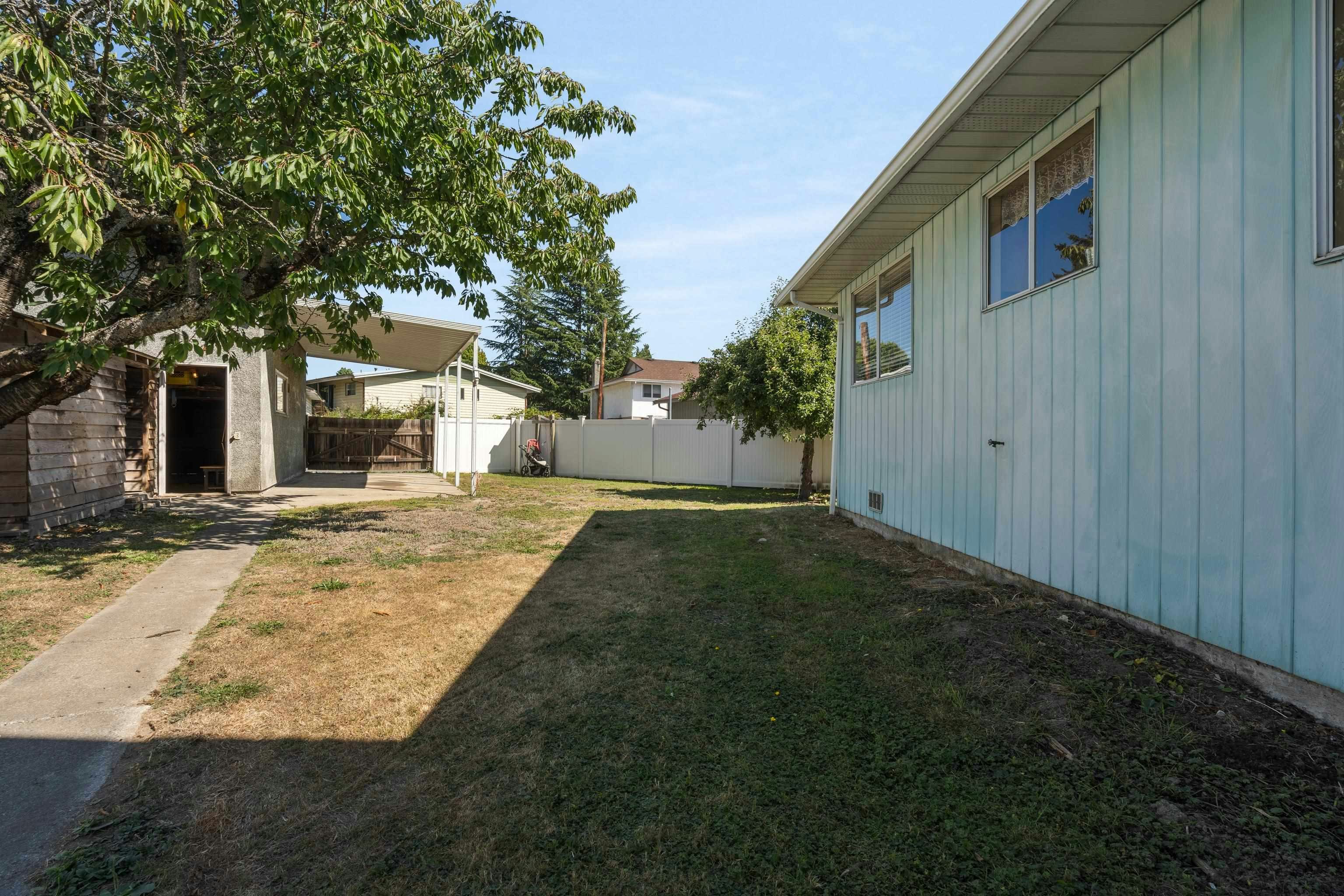 8611 Rideau Drive, Richmond, BC, V7A 4M6 - 16