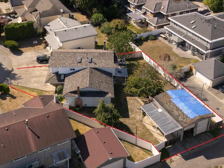 8611 Rideau Drive, Richmond, BC, V7A 4M6 - 2