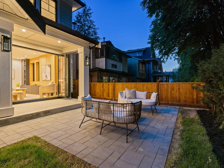 588 E 10th Avenue, Vancouver, BC, V5T 2A4 - 33