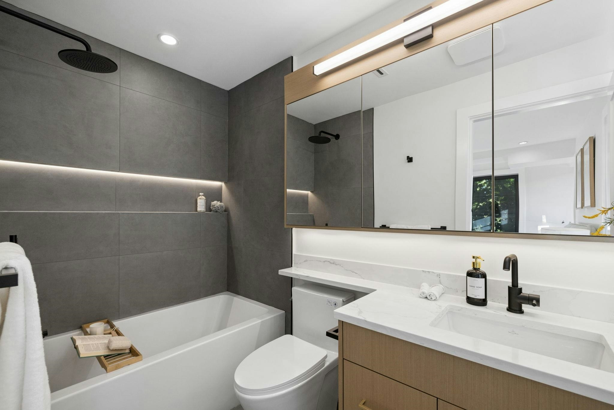 588 E 10th Avenue, Vancouver, BC, V5T 2A4 - 25