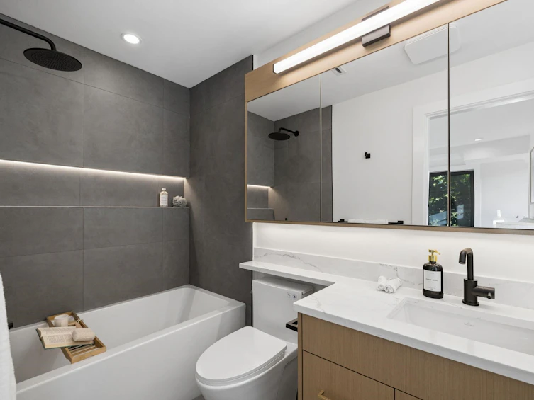 588 E 10th Avenue, Vancouver, BC, V5T 2A4 - 25