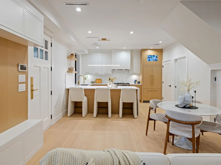 588 E 10th Avenue, Vancouver, BC, V5T 2A4 - 10