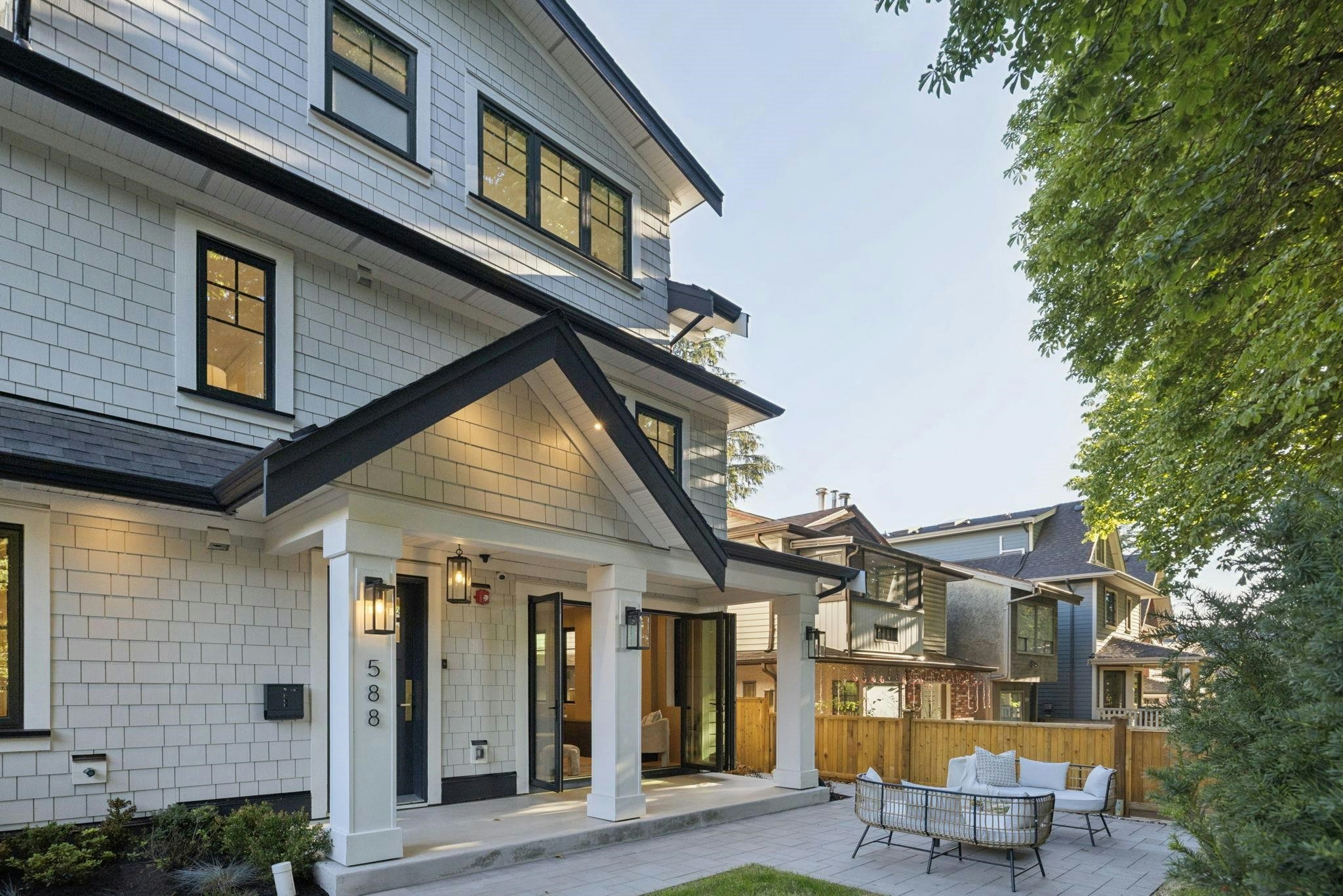 588 E 10th Avenue, Vancouver, BC, V5T 2A4