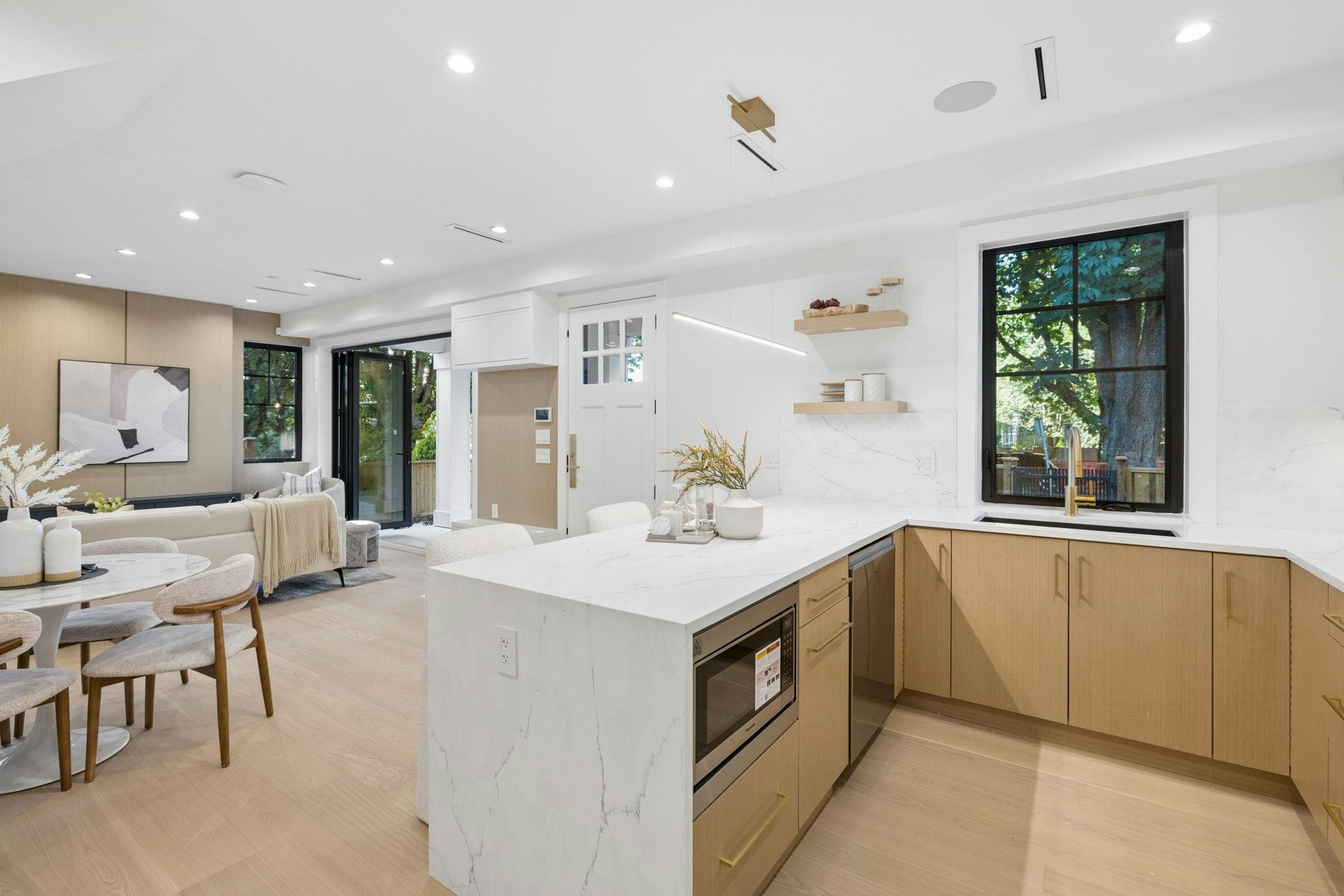 588 E 10th Avenue, Vancouver, BC, V5T 2A4 - 16