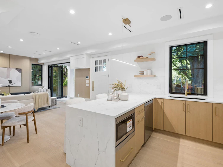 588 E 10th Avenue, Vancouver, BC, V5T 2A4 - 16