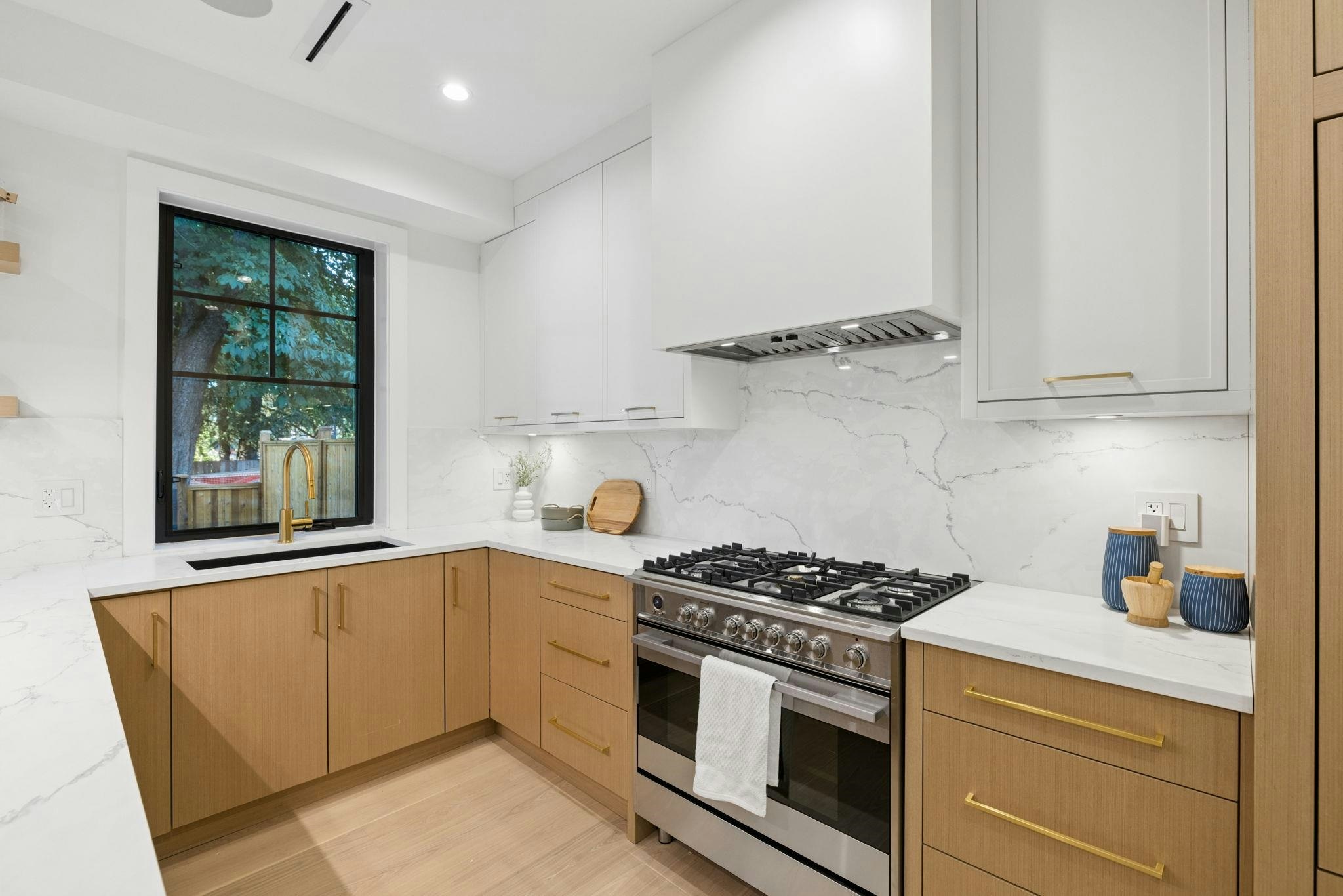 588 E 10th Avenue, Vancouver, BC, V5T 2A4 - 15