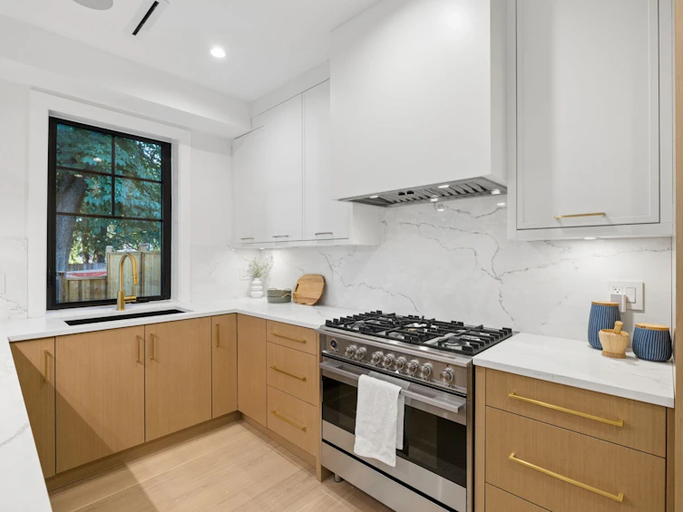 588 E 10th Avenue, Vancouver, BC, V5T 2A4 - 15