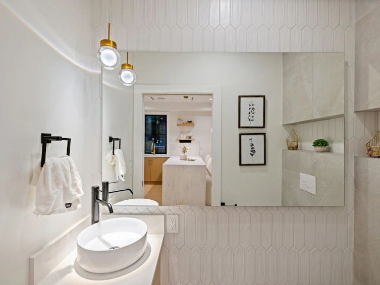 588 E 10th Avenue, Vancouver, BC, V5T 2A4 - 8