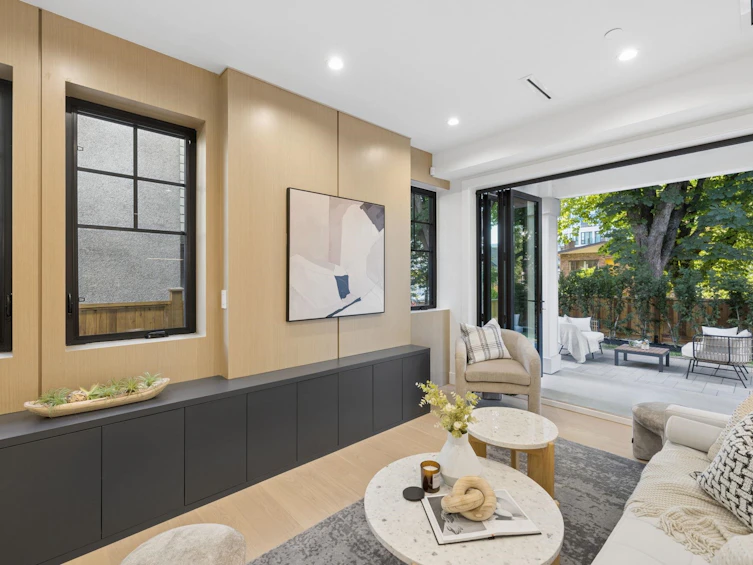 588 E 10th Avenue, Vancouver, BC, V5T 2A4 - 2