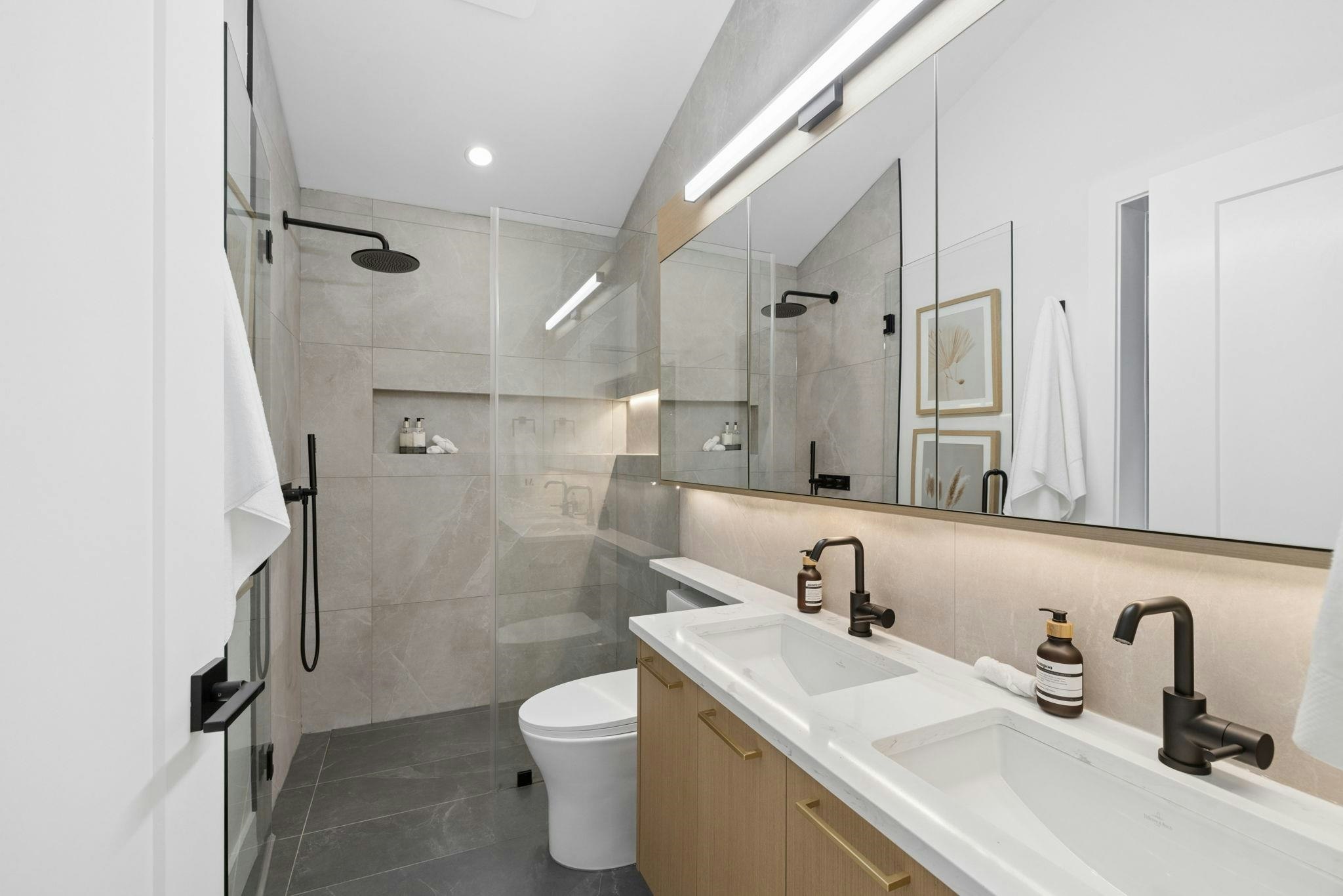 588 E 10th Avenue, Vancouver, BC, V5T 2A4 - 31