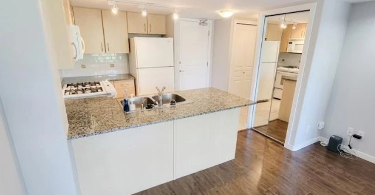 410-8460 Granville Avenue, Richmond, BC, V6P 4Z7 - 7