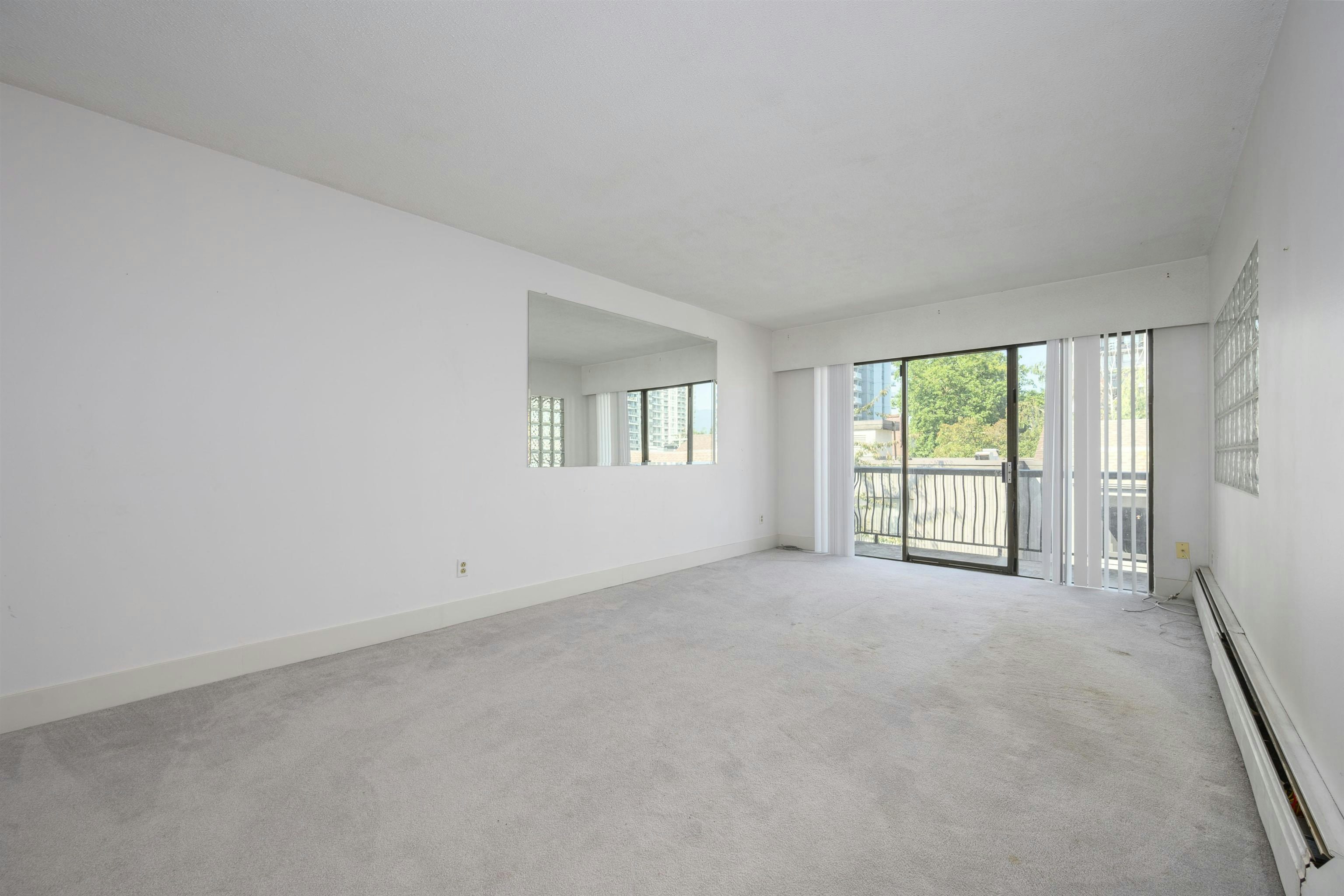 302-214 E 15th Street, North Vancouver, BC, V7L 2R3
