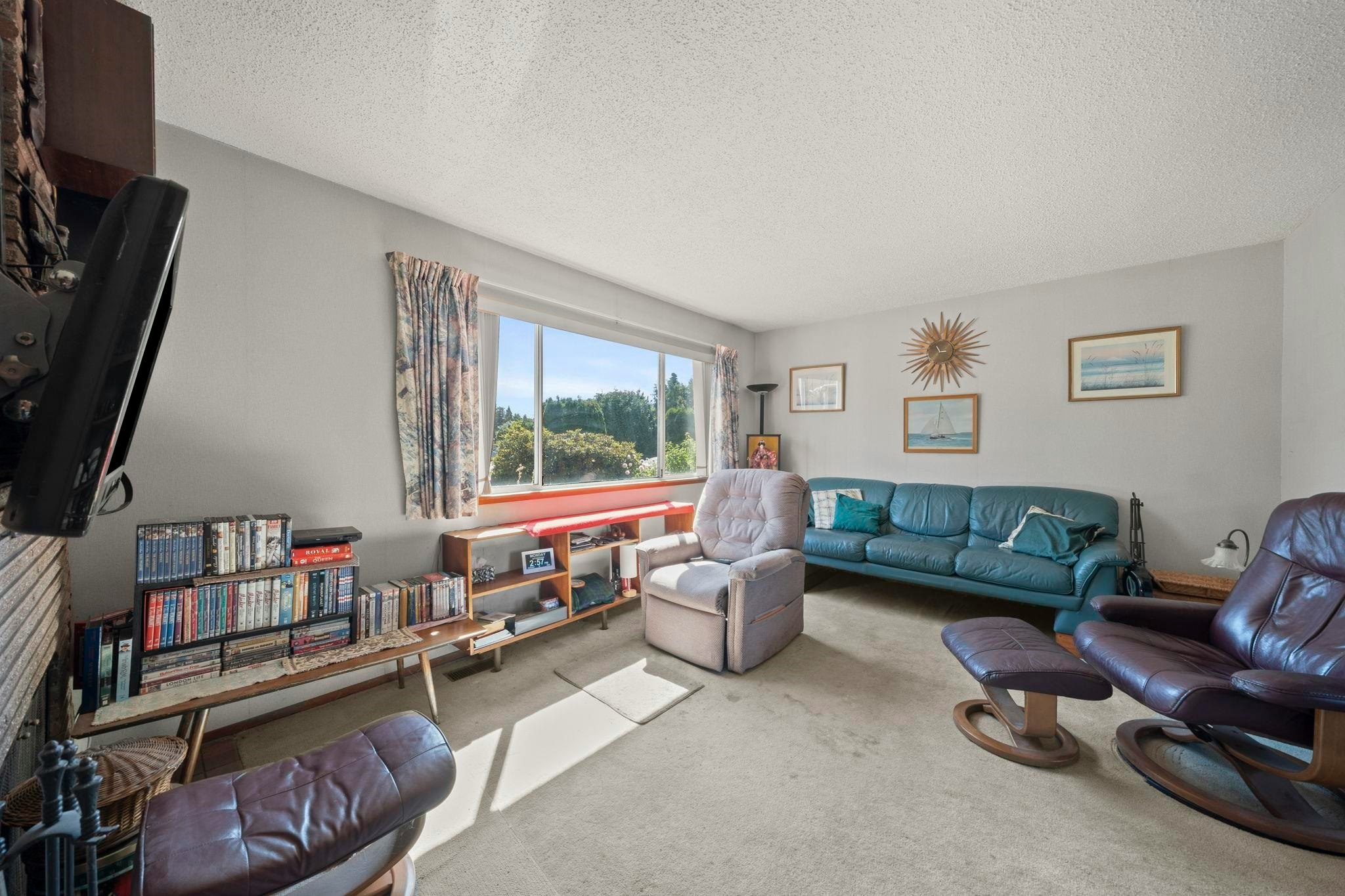 6731 Camsell Crescent - 5