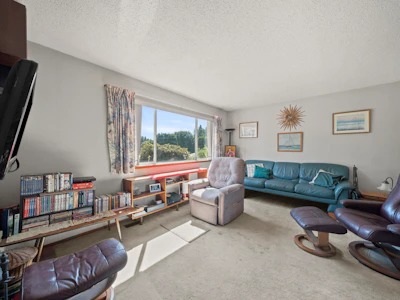 6731 Camsell Crescent - 5