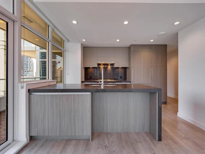 907-6080 Mckay Avenue - 5