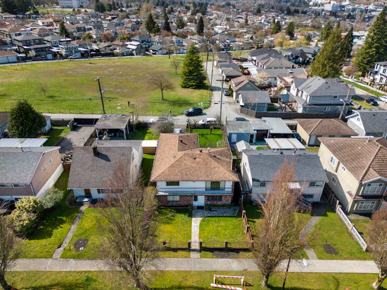 3481 Dieppe Drive, Vancouver, BC, V5M 4C8 - 30