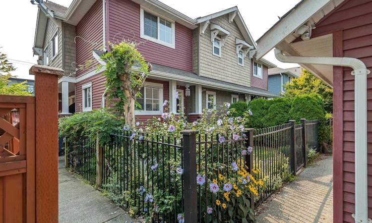 D2-19319 72 Avenue