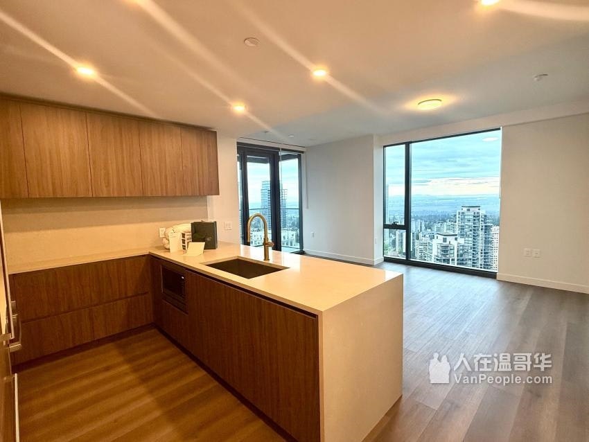 33xx-5987 Wilson Avenue, Burnaby, BC, V5H 0L7
