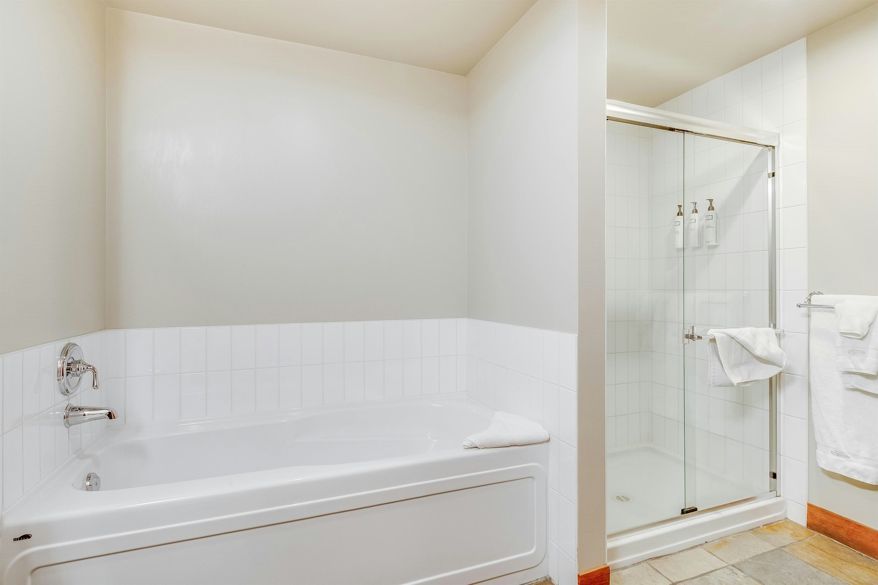 532D-2036 London Lane, Whistler, BC, V8E 0N7 - 17