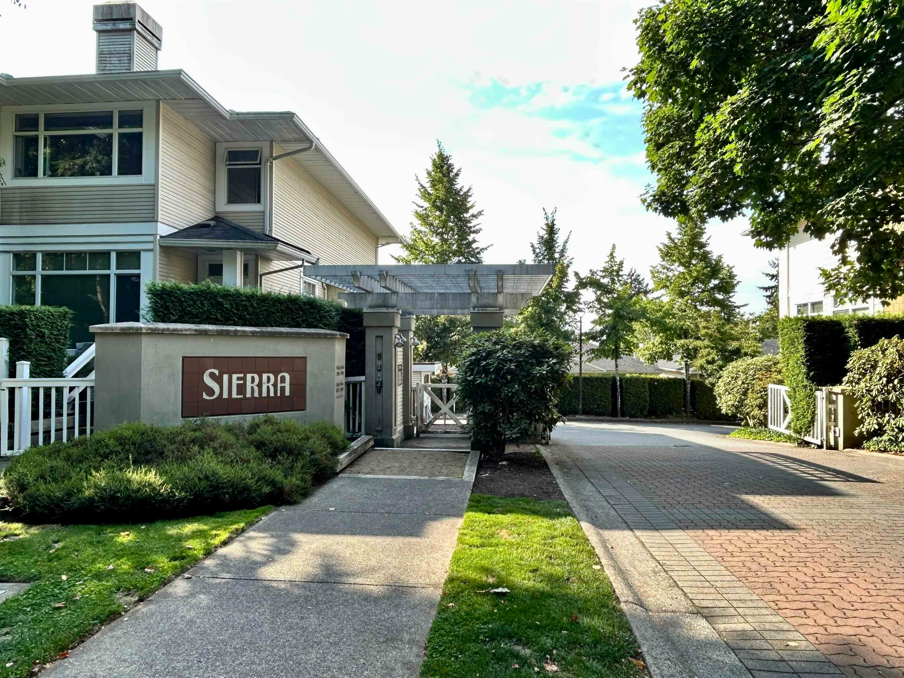 1-3596 Whitney Place, Vancouver, BC, V5S 4T2