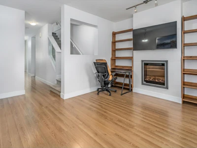 30-6299 144 Street - 3