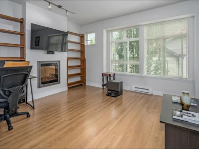 30-6299 144 Street - 2