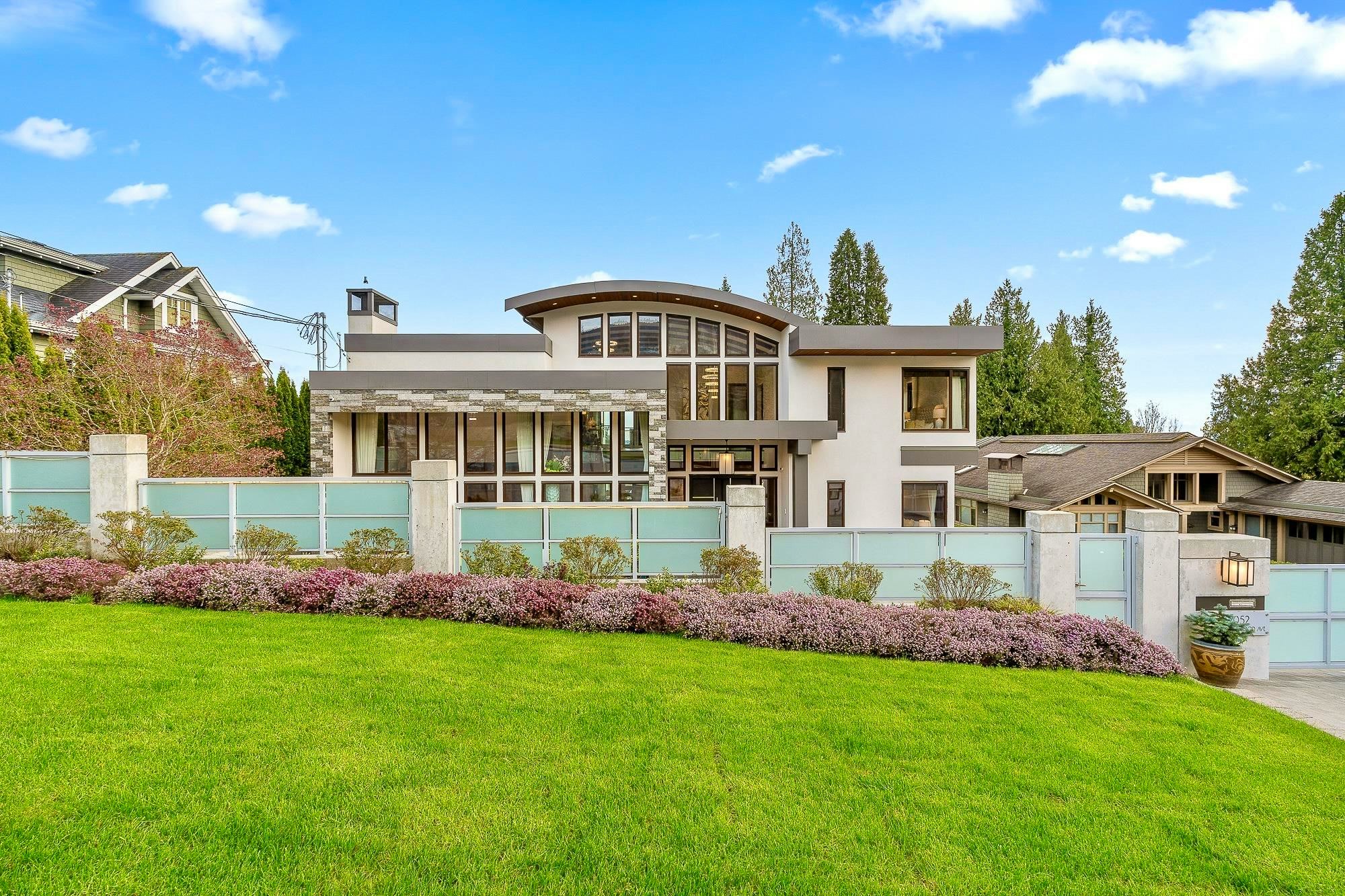 2052 Inglewood Avenue, West Vancouver, BC, V7V 1Z4