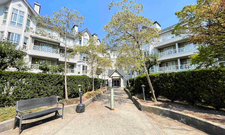 102-9979 140 Street