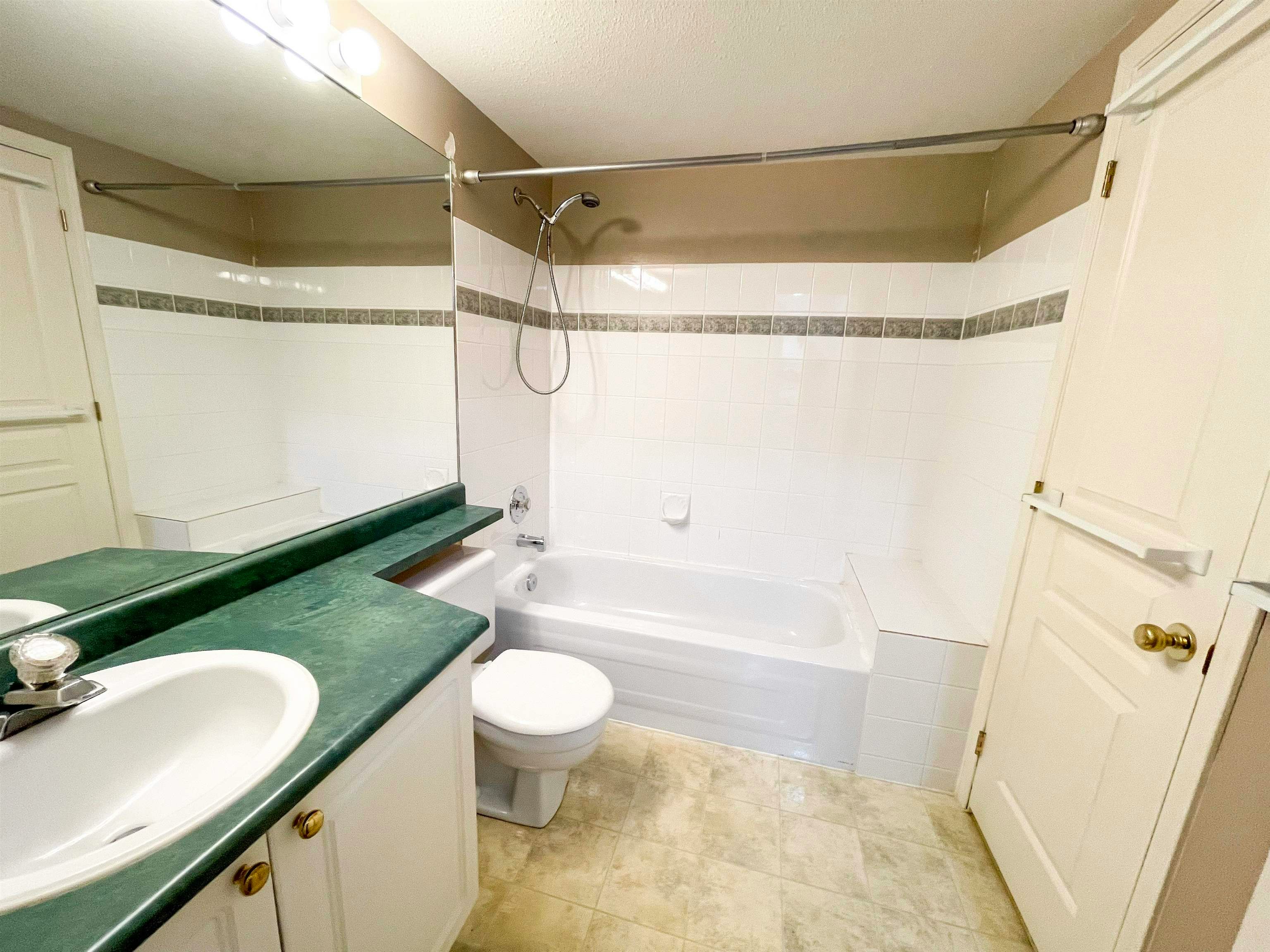 102-9979 140 Street, Surrey, BC, V3T 5W2 - 11