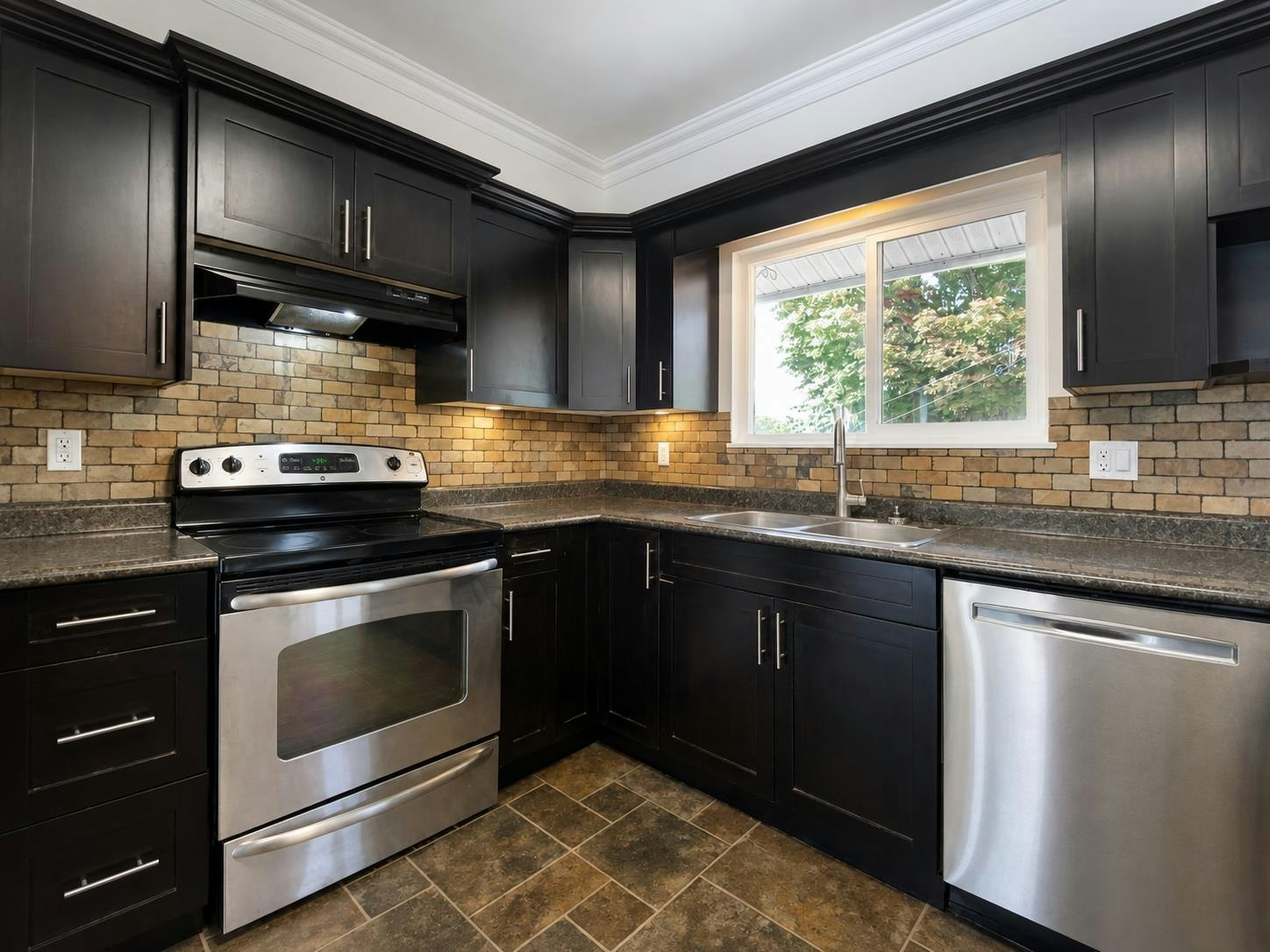 31975 Raven Avenue, Mission, BC, V2V 1B8 - 9