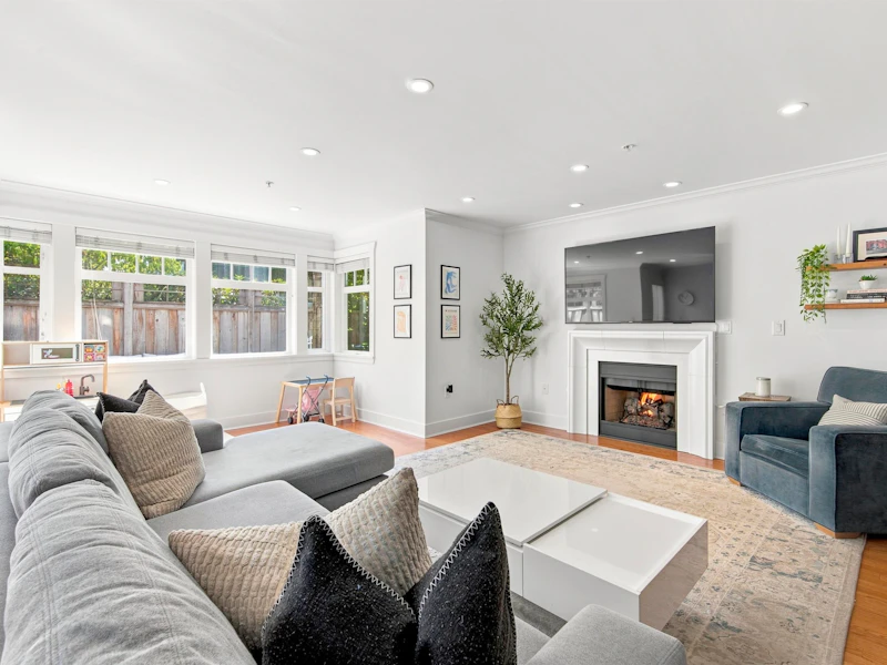 2460 Sasamat Street, Vancouver BC V6R 4S8