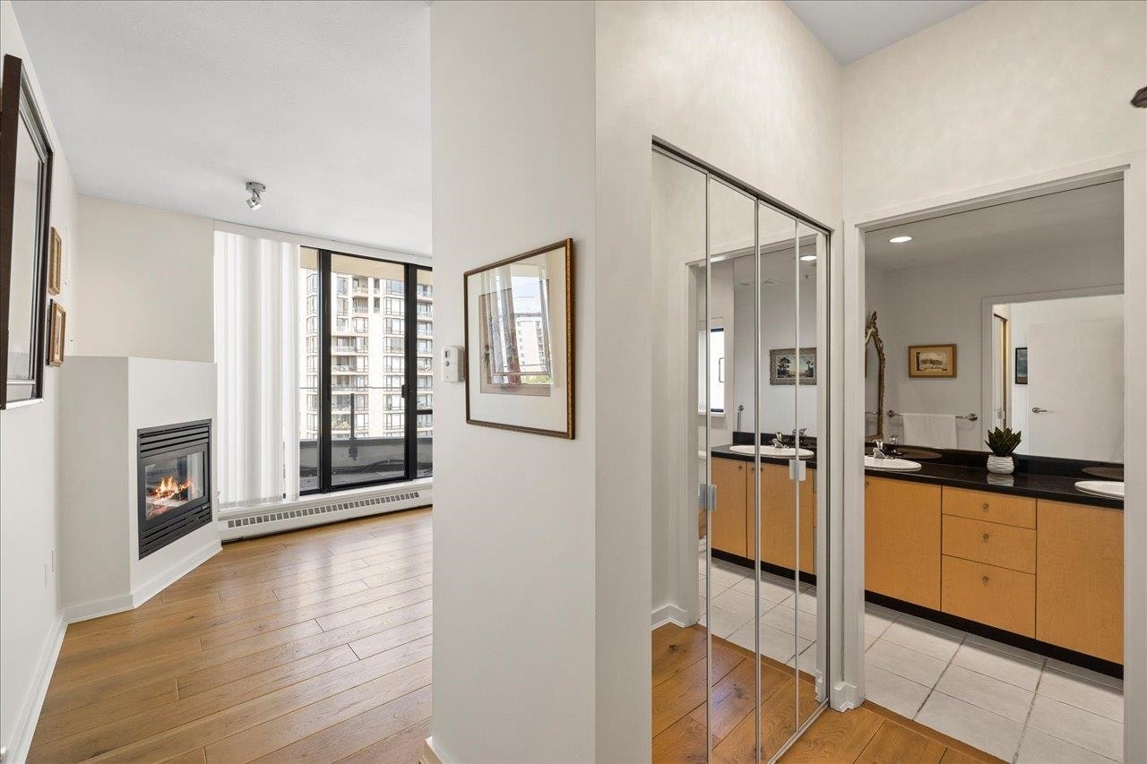 PH2-124 W 1st Street, North Vancouver, BC, V7M 3N3 - 11
