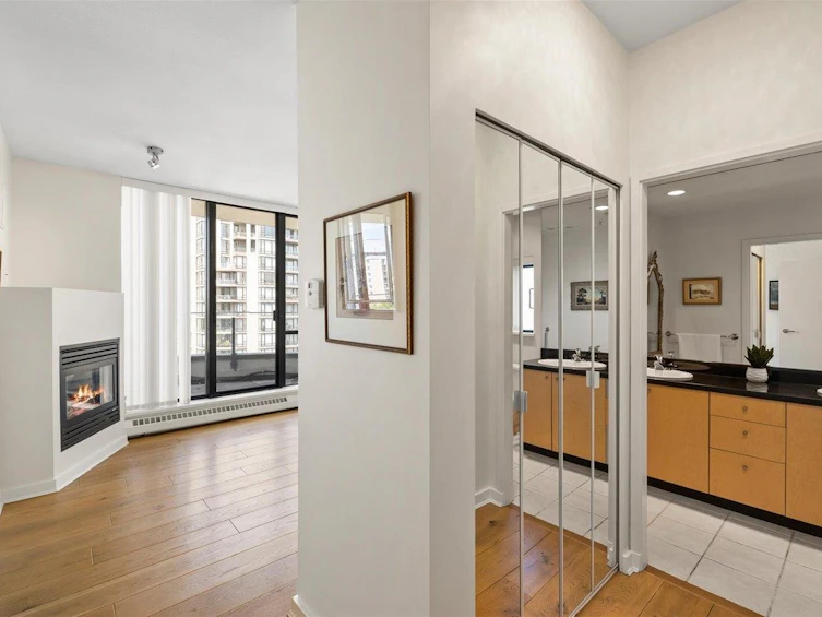 PH2-124 W 1st Street, North Vancouver, BC, V7M 3N3 - 11
