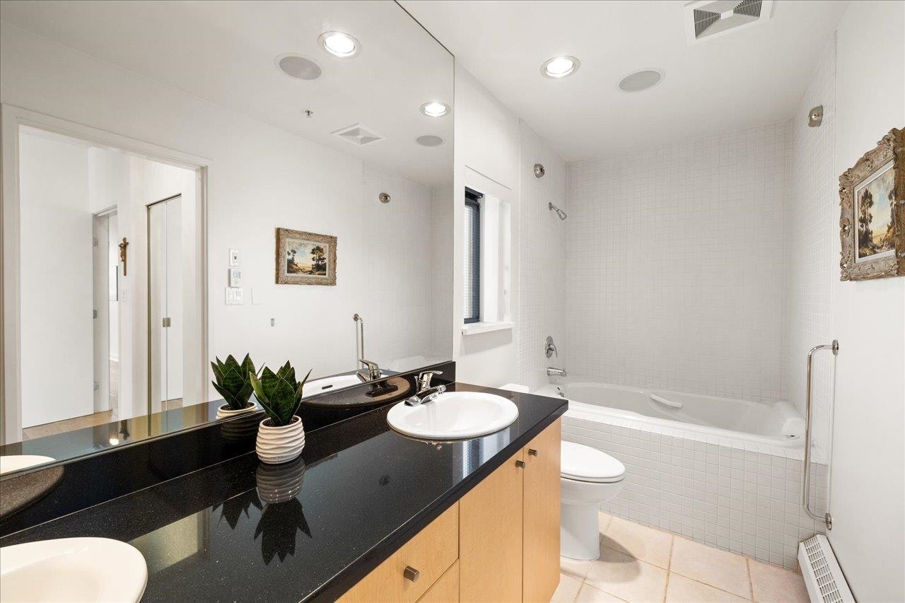 PH2-124 W 1st Street, North Vancouver, BC, V7M 3N3 - 14