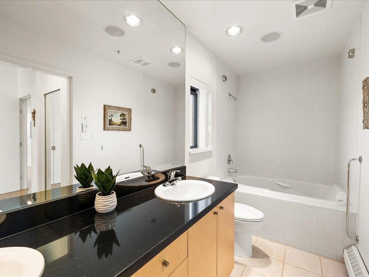 PH2-124 W 1st Street, North Vancouver, BC, V7M 3N3 - 14